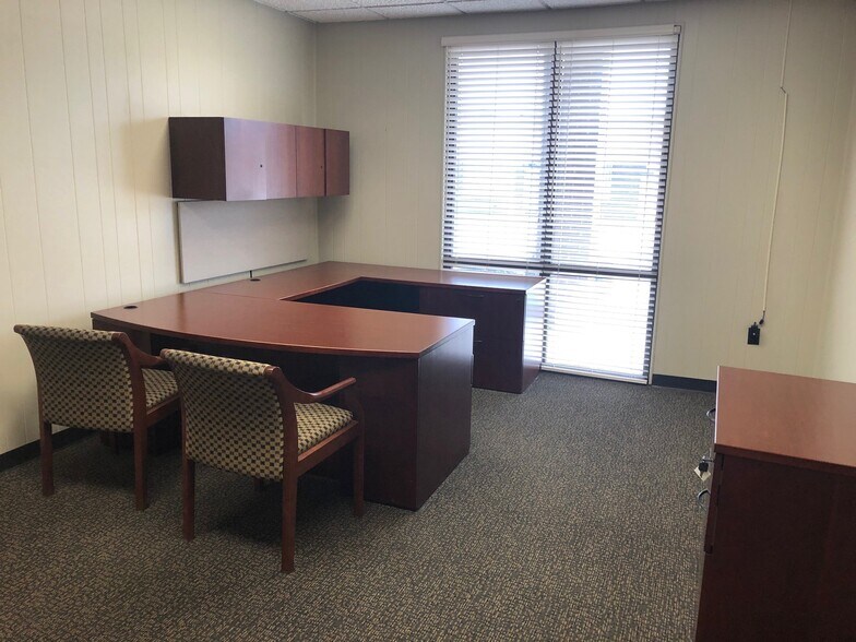 More Photos Of 1500 W Dewitt Henry Dr, Beebe Office For Sale