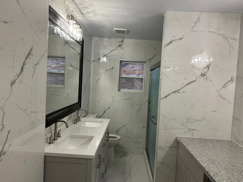 More Photos Of 2266 W Oak St, Denton Apartments For Sale