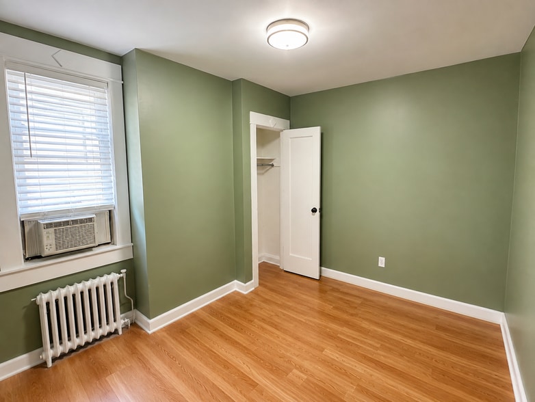 More Photos Of 456 Walker St, Fairview Industrial For Sale