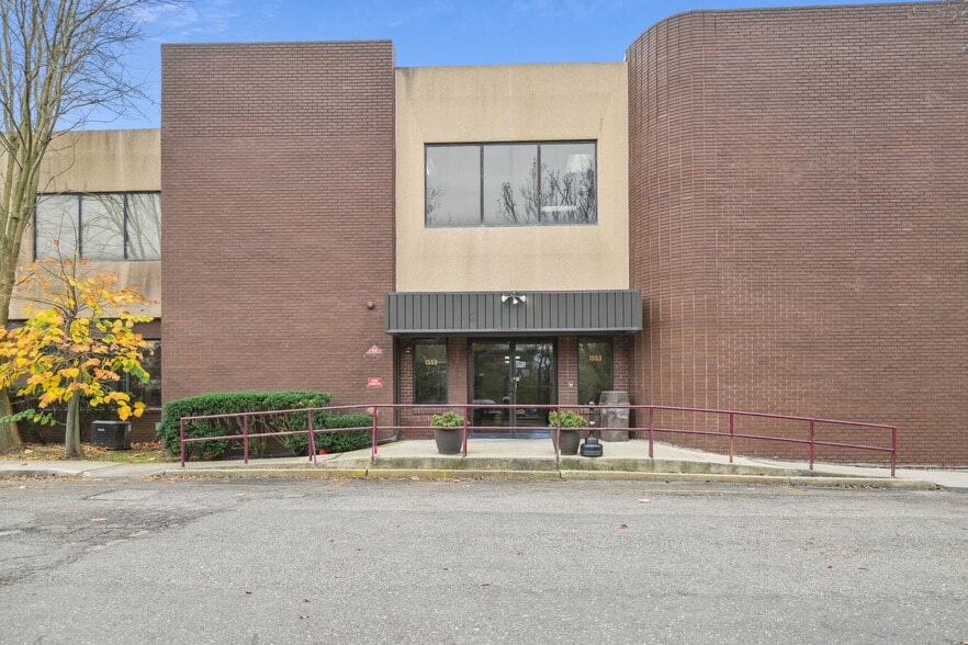 More Photos Of 1553 State Route 27, Somerset Medical For Sale