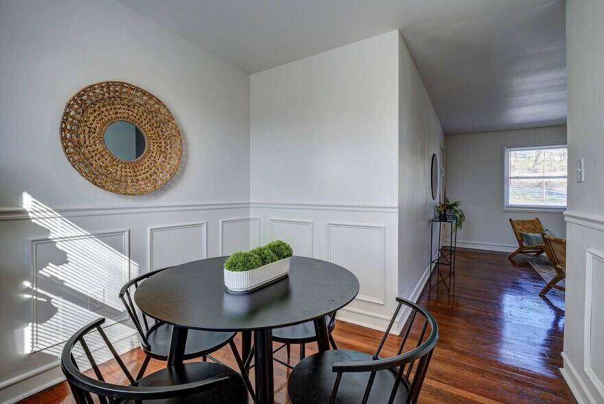 More Photos Of 132 Mesa Ln, Bristol Apartments For Sale