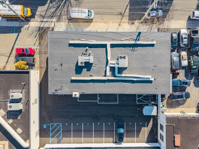 More Photos Of 25 Willowdale Ave, Port Washington Office For Sale