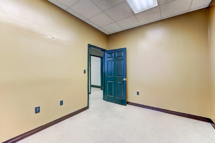 More Photos Of 324 Fm-1960 Rd, Houston General Retail For Sale