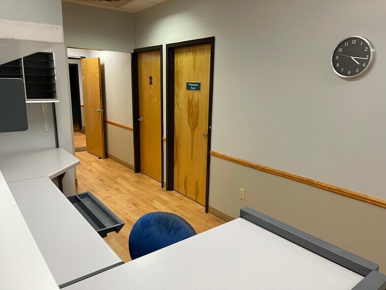 More Photos Of 1125 E Michigan Ave, Battle Creek Storefront Retail Office For Lease