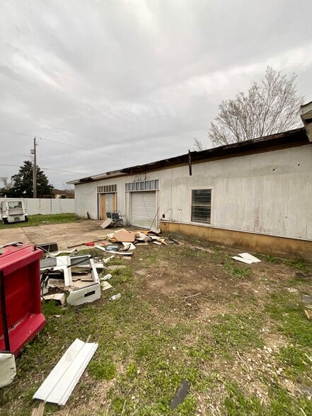 More Photos Of 609 Oak St, La Marque Warehouse For Sale