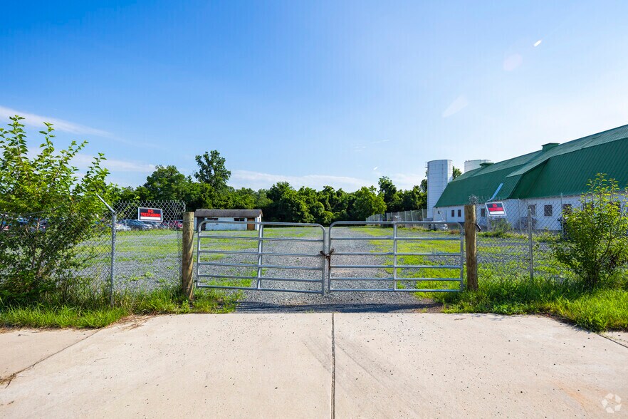 More Photos Of 14800 Thompson Rd, Chantilly Land For Sale