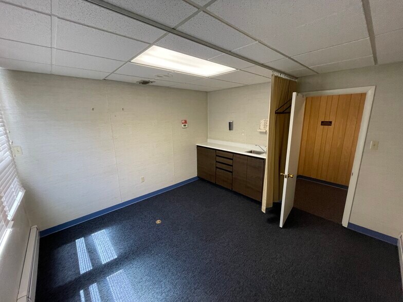 More Photos Of 2701 Cowpath Rd, Hatfield Office Residential For Lease