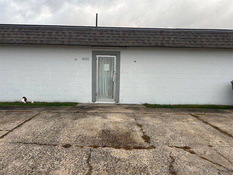 More Photos Of 603 W Cherokee St, Wagoner Freestanding For Sale