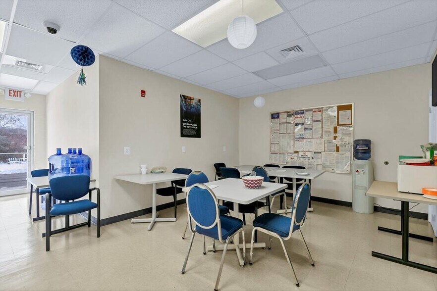 More Photos Of 118 Quinnipiac Ave, North Haven Warehouse For Lease