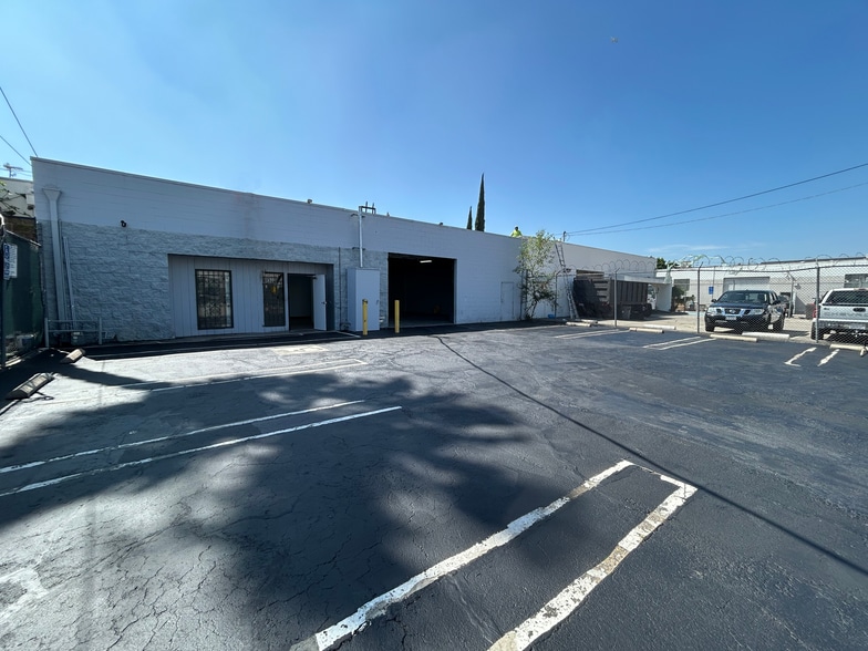 Primary Photo Of 16140 Leadwell St, Van Nuys Warehouse For Lease