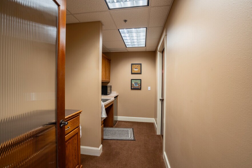 More Photos Of 180 Lithia Way, Ashland Office Residential For Sale