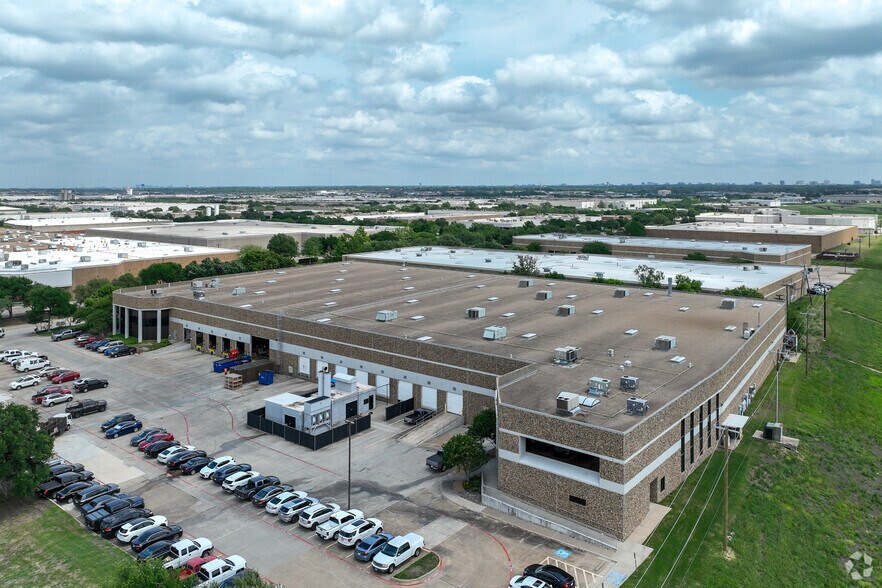 More Photos Of 1615 Diplomat Dr, Carrollton Warehouse For Lease