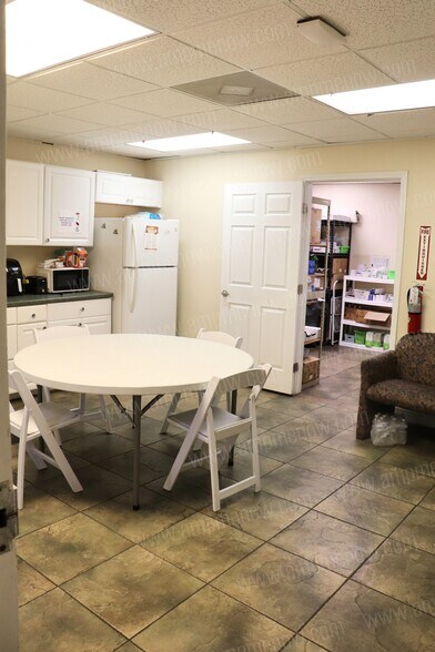 More Photos Of 8225 Normandy Blvd, Jacksonville Medical For Sale