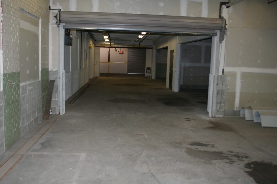 More Photos Of 210-211 Cottage St, Poughkeepsie Warehouse For Lease