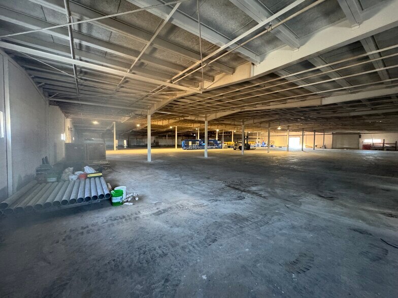 More Photos Of 5759 Tammy Little Dr, Section Warehouse For Sale