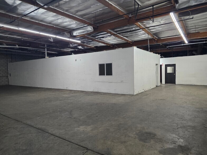 More Photos Of 341 W 31st St, Los Angeles Warehouse For Lease