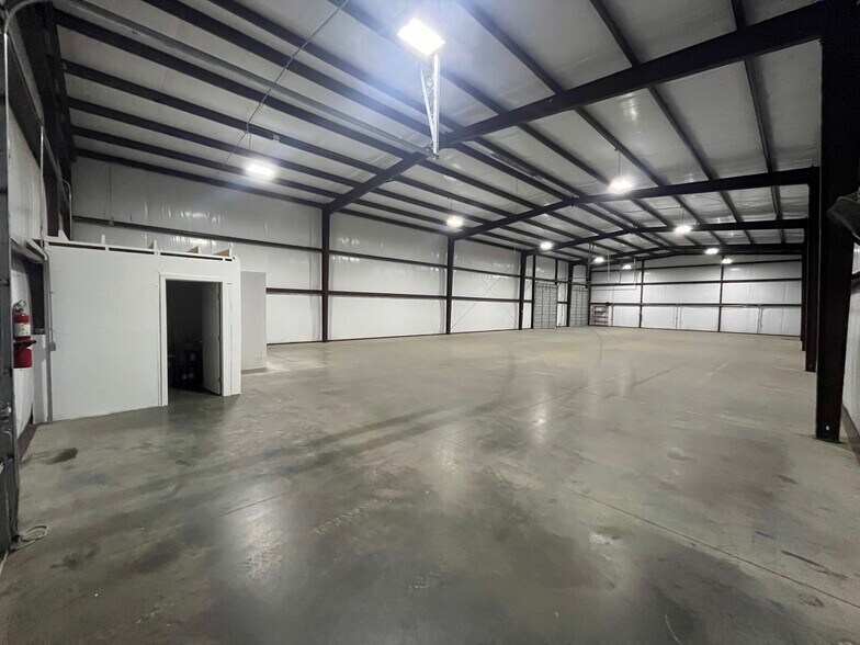 More Photos Of 10155 County Road 135, Flint Warehouse For Lease