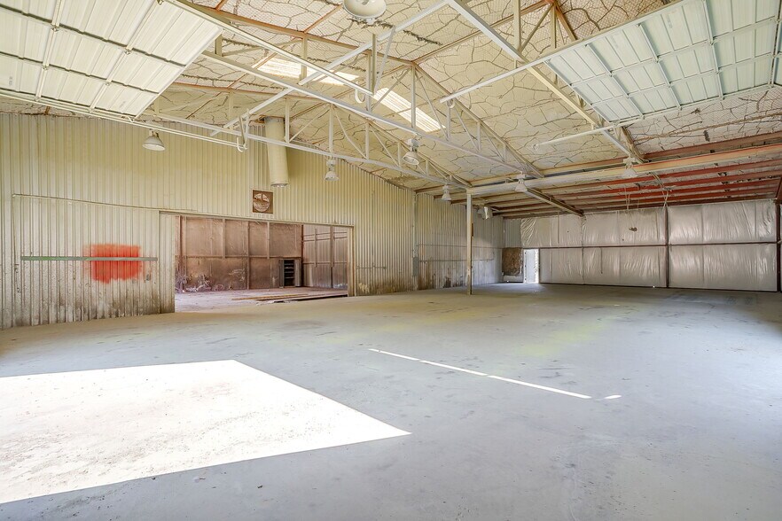 More Photos Of 3550 N Main St, Cleburne Industrial For Sale