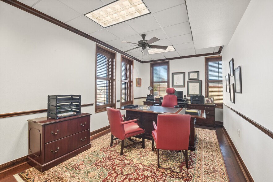 More Photos Of 101 Simonton St, Conroe Loft Creative Space For Lease