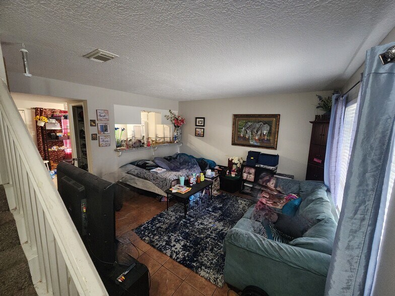 More Photos Of 517 5th St, Humble Apartments For Sale