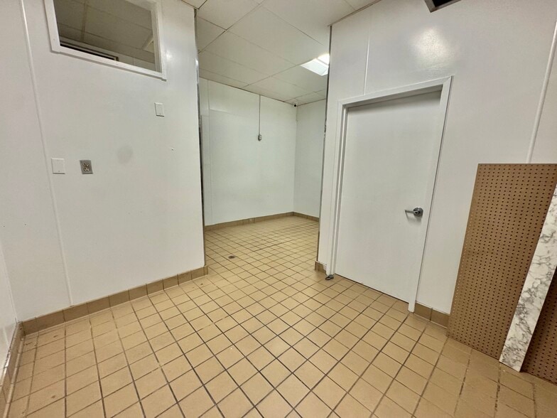More Photos Of 7511-7513 Metropolitan Ave, Middle Village Storefront Retail Office For Sale