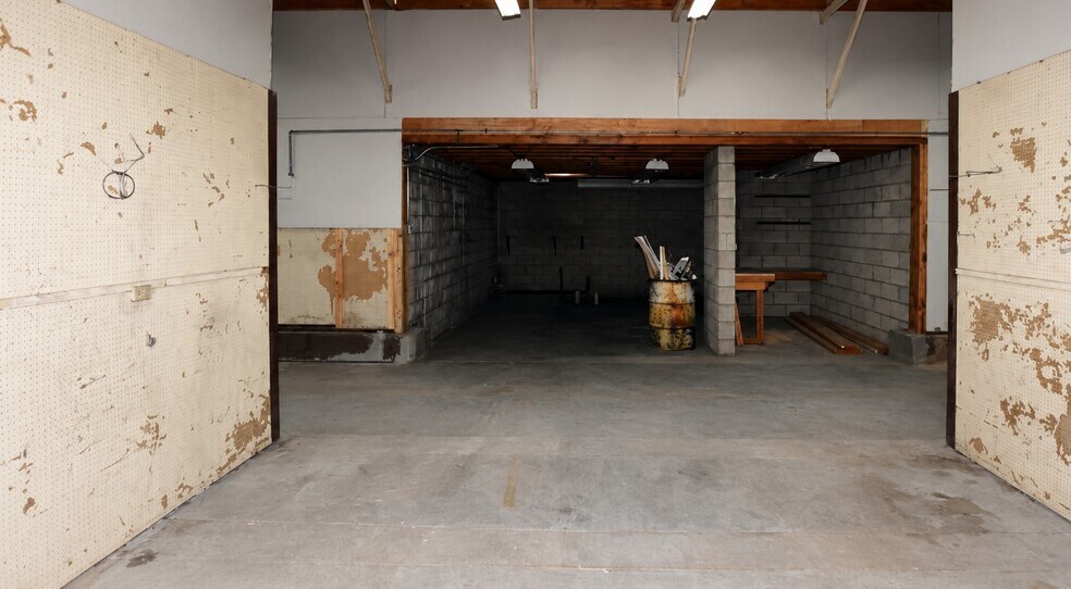 More Photos Of 35633 Highway 66, Daggett Warehouse For Sale