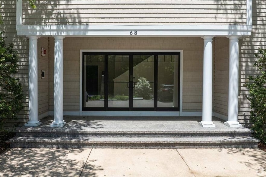 More Photos Of 68 Evergreen St, Kingston Medical For Lease