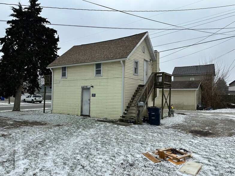 More Photos Of 1831 N C St, Elwood Apartments For Sale
