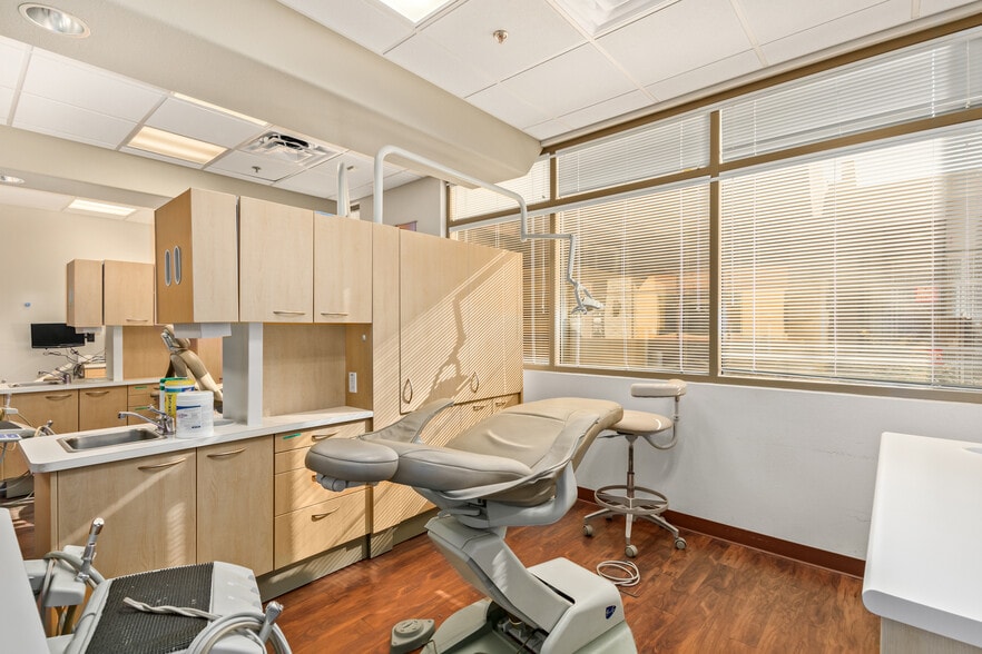 More Photos Of 9179 W Thunderbird Rd, Peoria Medical For Sale