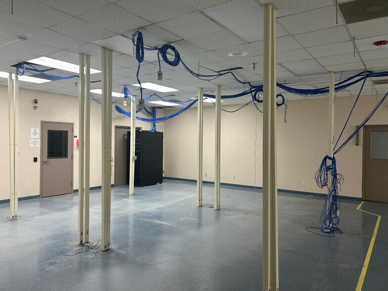 More Photos Of 12090 Memorial Pky SW, Huntsville Light Manufacturing For Sale
