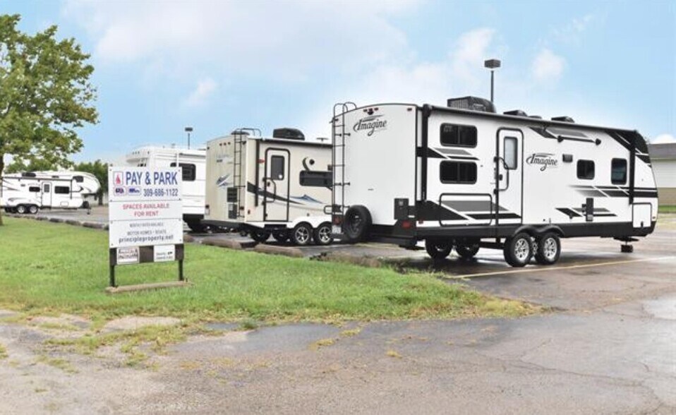 More Photos Of 517 E Monroe St, Metamora Multifamily For Sale