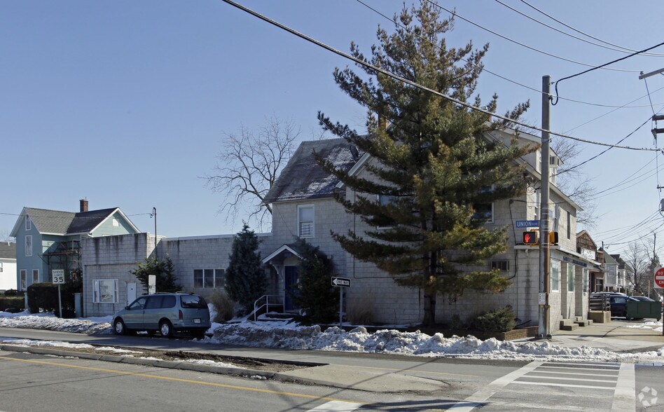 More Photos Of 75 5th Ave, Bay Shore Office Residential For Sale