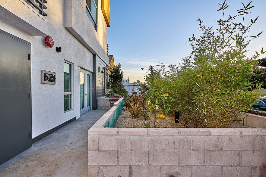 More Photos Of 978 S Mariposa Ave, Los Angeles Apartments For Sale