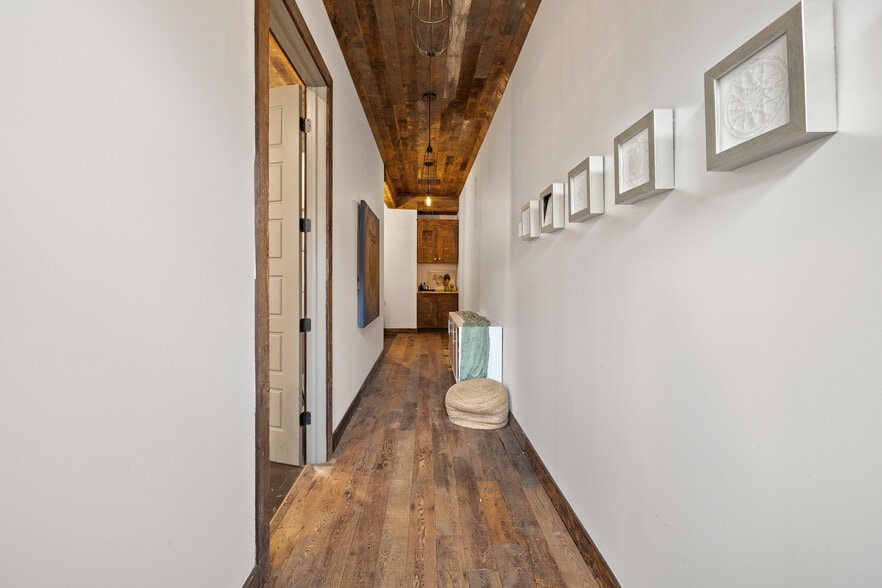 More Photos Of 12540 Broadwell Rd, Alpharetta Storefront Retail Office For Lease