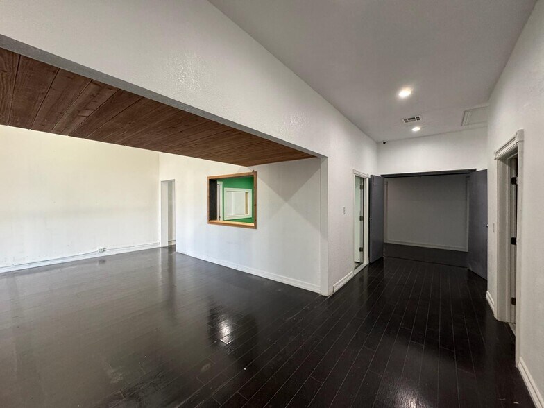 Primary Photo Of 2801-2825 Gulf Fwy, Houston Unknown For Lease