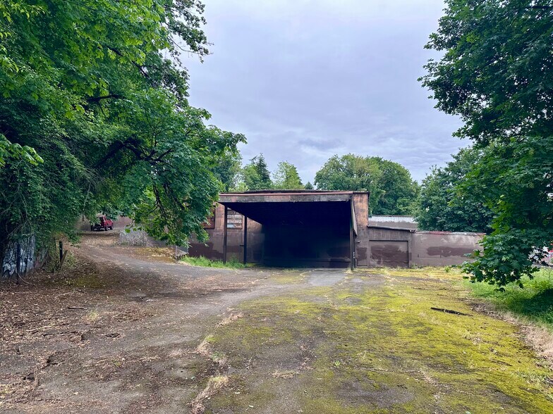 More Photos Of 2506 NE Multnomah St, Portland Warehouse For Sale