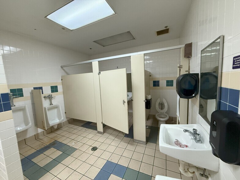 More Photos Of 10175 Tamiami Trl, Punta Gorda General Retail For Sale