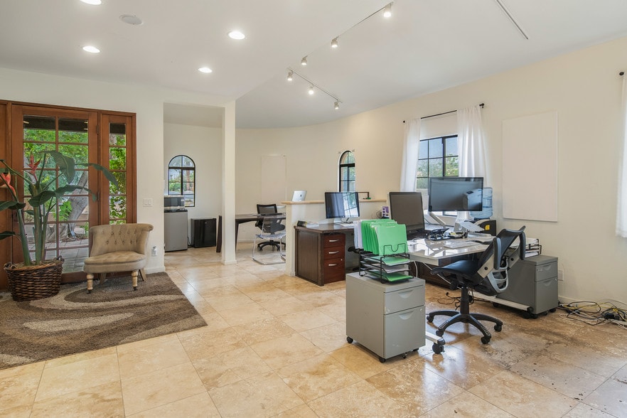 More Photos Of 51370 Avenida Bermudas, La Quinta Office Residential For Sale