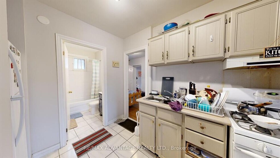 More Photos Of 193 Wharncliffe Rd N, London Apartments For Sale