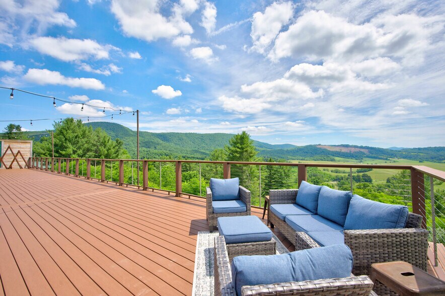 More Photos Of 639 Wagon Wheel Rd, Elk Creek Lodge Meeting Hall For Sale