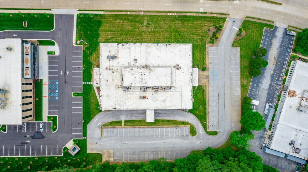 More Photos Of 1012 Riverfront Pkwy, Chattanooga Office For Sale