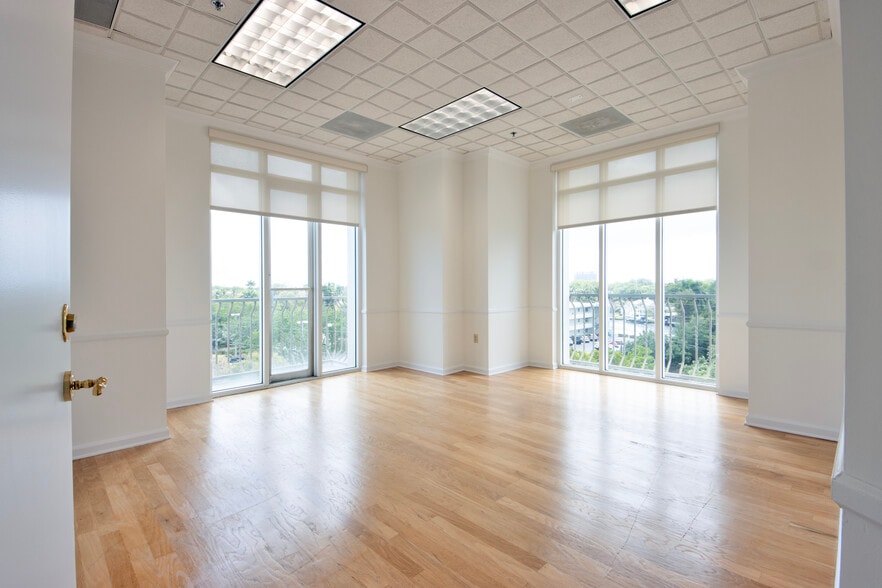 More Photos Of 888 E Las Olas Blvd, Fort Lauderdale Office For Lease