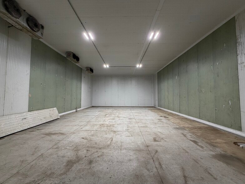 More Photos Of 3920 Congress Pkwy, Richfield Warehouse For Sale