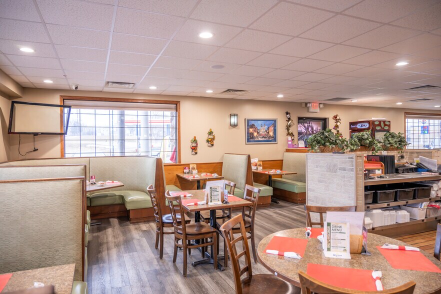 More Photos Of 532 Gateway Ave, Mauston Restaurant For Sale