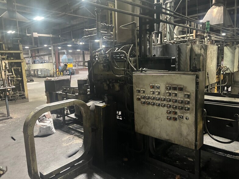 More Photos Of 400 S Gray St, Albany Manufacturing For Sale