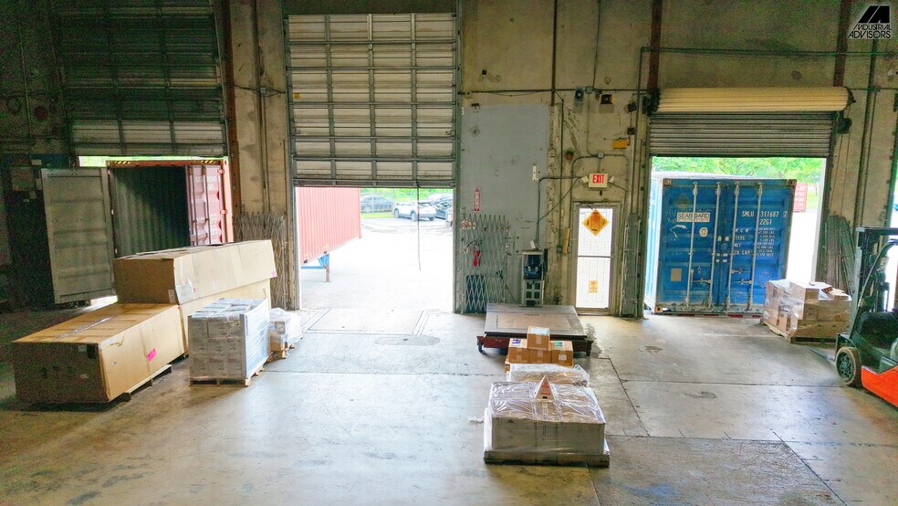 More Photos Of 1361-1363 NW 155th Dr, Miami Warehouse For Lease