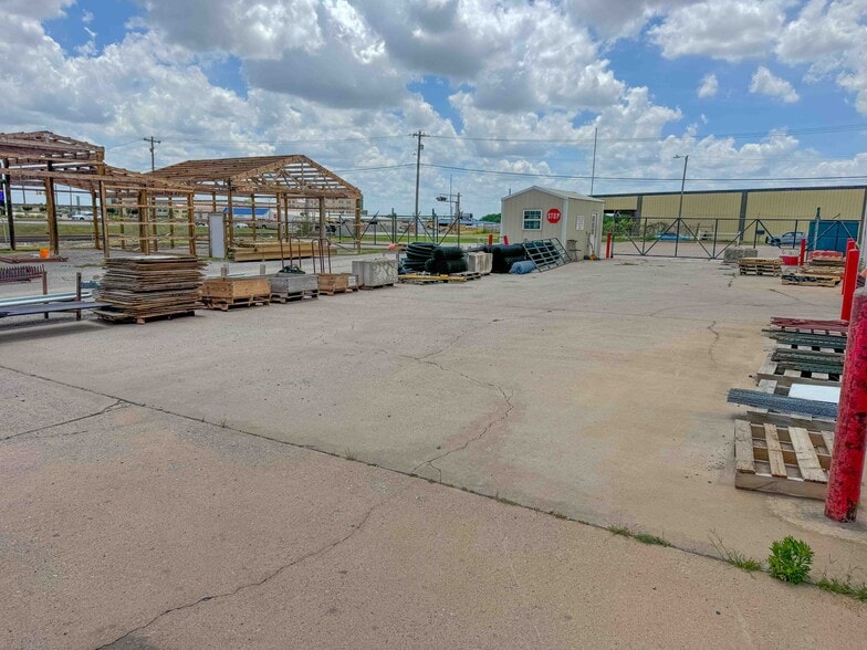 More Photos Of 5700 SE 70th, Oklahoma City Showroom For Sale