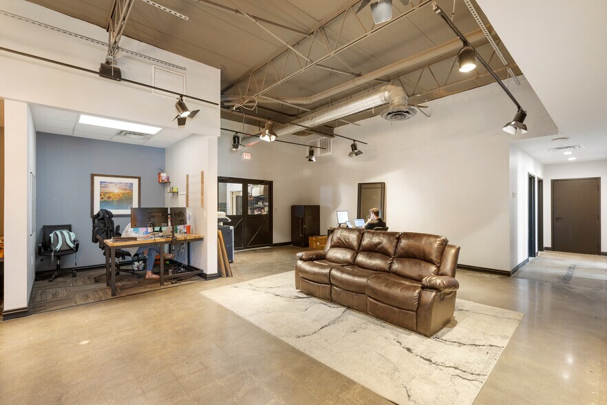 More Photos Of 8777 Governors Row, Dallas Distribution For Sale