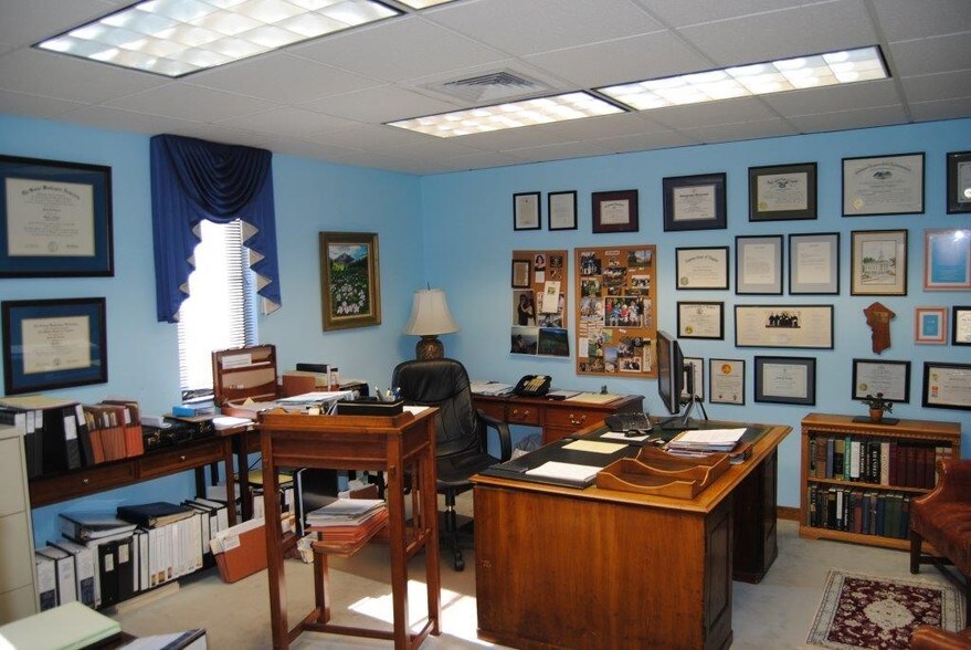 More Photos Of 82 Main St, Warrenton Office For Lease