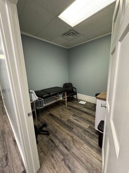 More Photos Of 15065 Kinsman Rd, Middlefield Storefront Retail Office For Lease